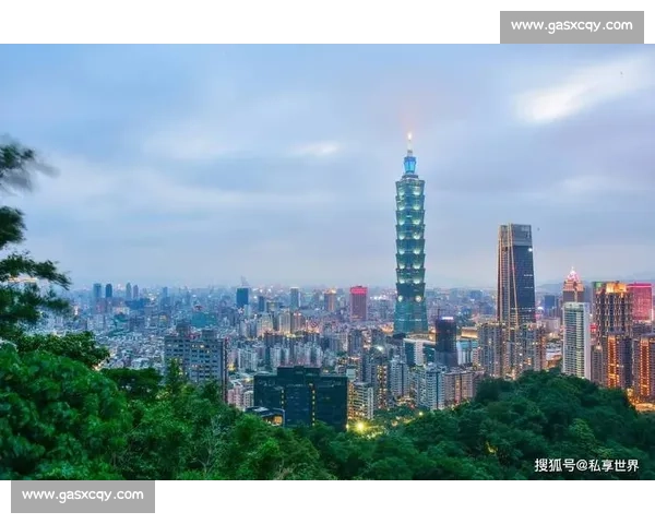 厦门对比香港与台北 城市发展潜力生活成本产业结构与宜居体验全方位解析 厦门对比香港与台北 城市发展潜力生活成本产业结构与宜居体验全方位解析